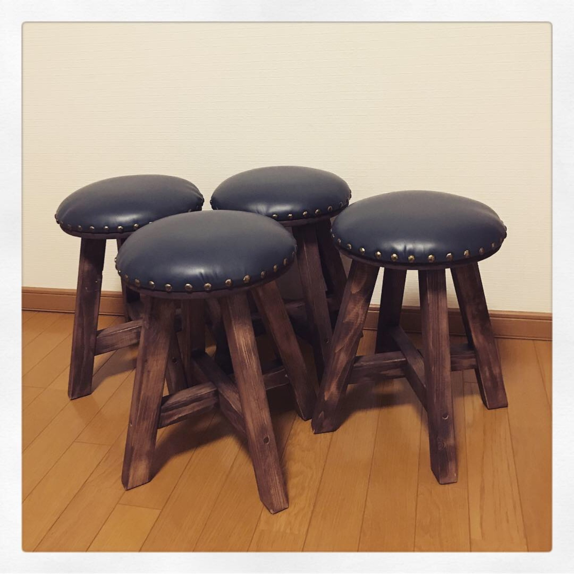 オーダーメイドで革を使った椅子をご提供するtukuru Woodwork fujimotoへご注文ください